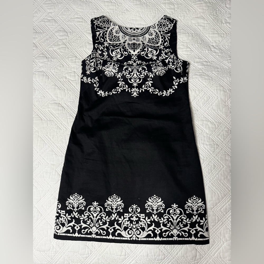 Maggy London Sleeveless Cotton Sheath Dress Sz 8P Black White Tapestry Design